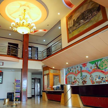 Hotel Vels Court Palni Exterior photo