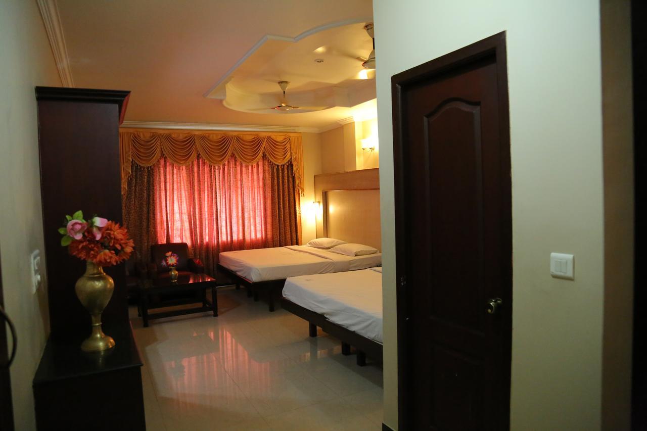 Hotel Vels Court Palni Exterior photo