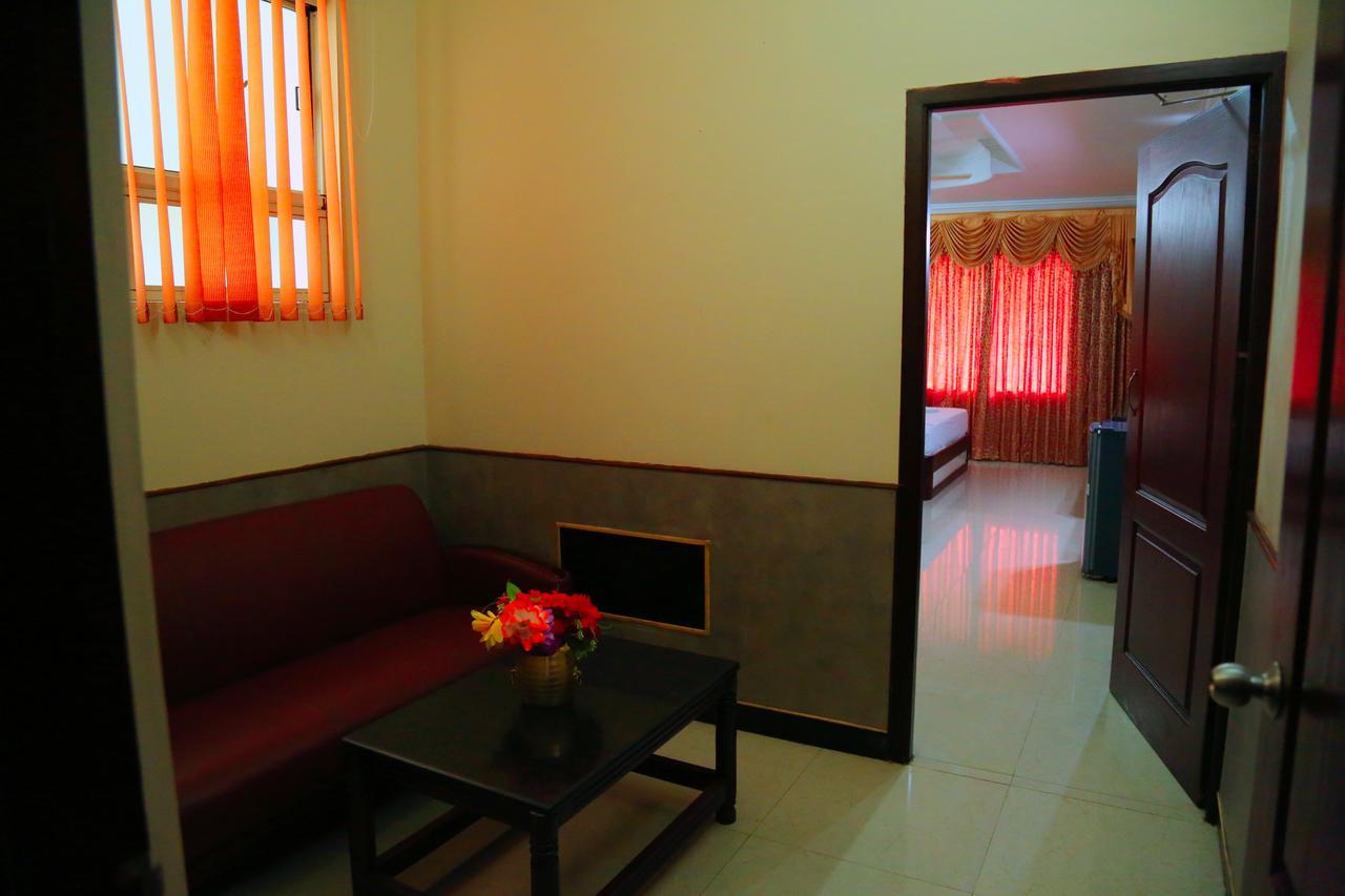 Hotel Vels Court Palni Exterior photo
