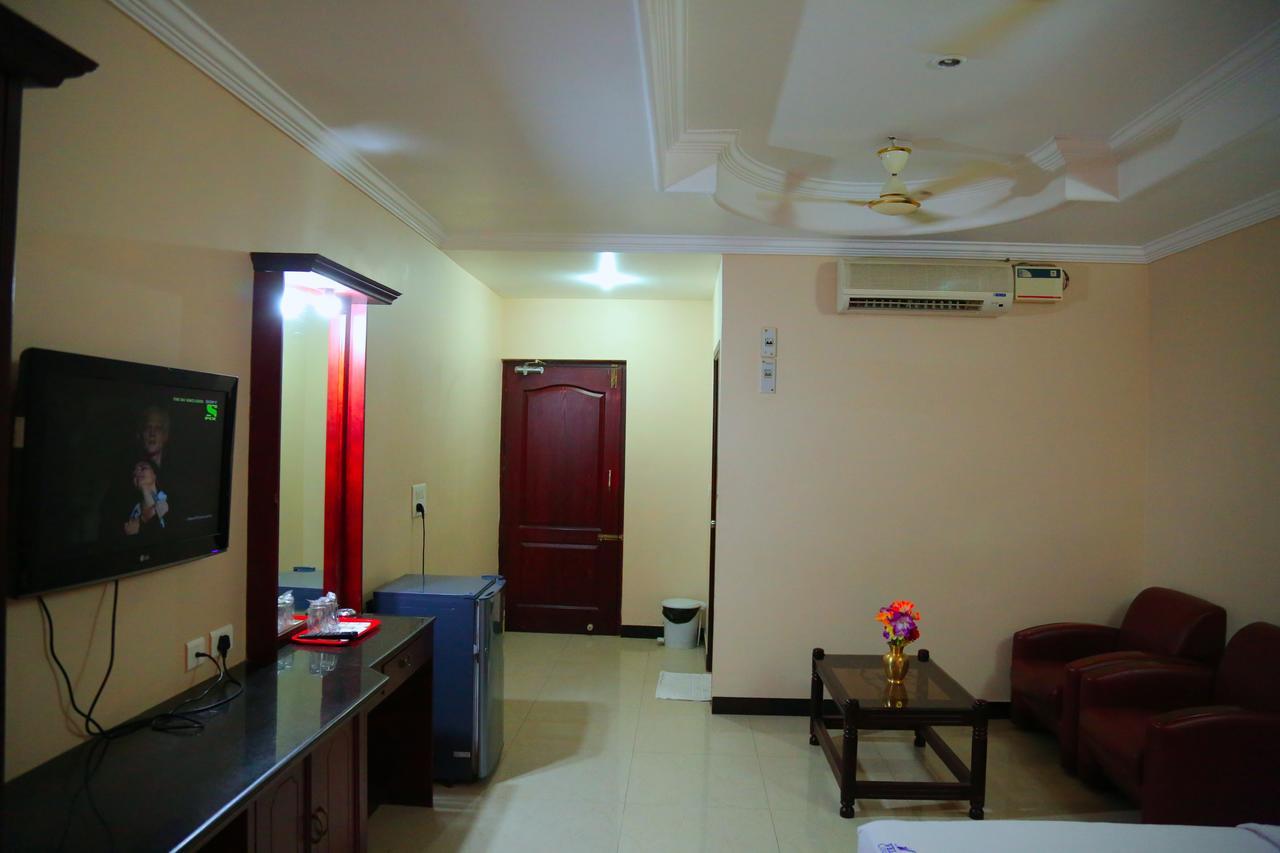 Hotel Vels Court Palni Exterior photo