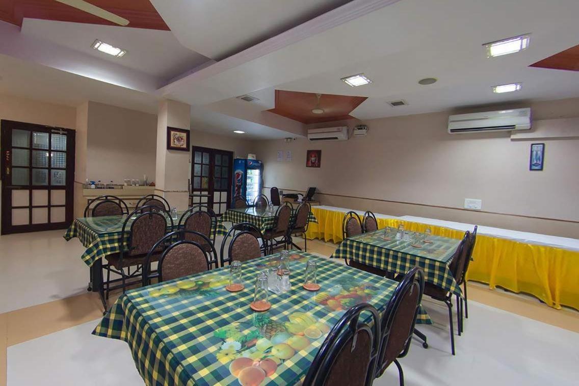 Hotel Vels Court Palni Exterior photo